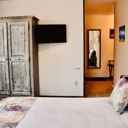 Casa Ankeli Bed and Breakfast Buşteni Eksteriør billede