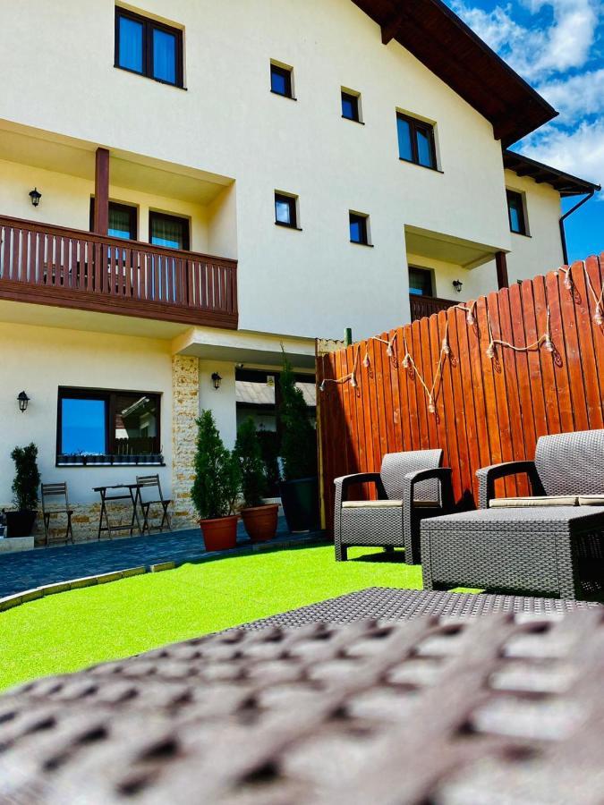 Casa Ankeli Bed and Breakfast Buşteni Eksteriør billede