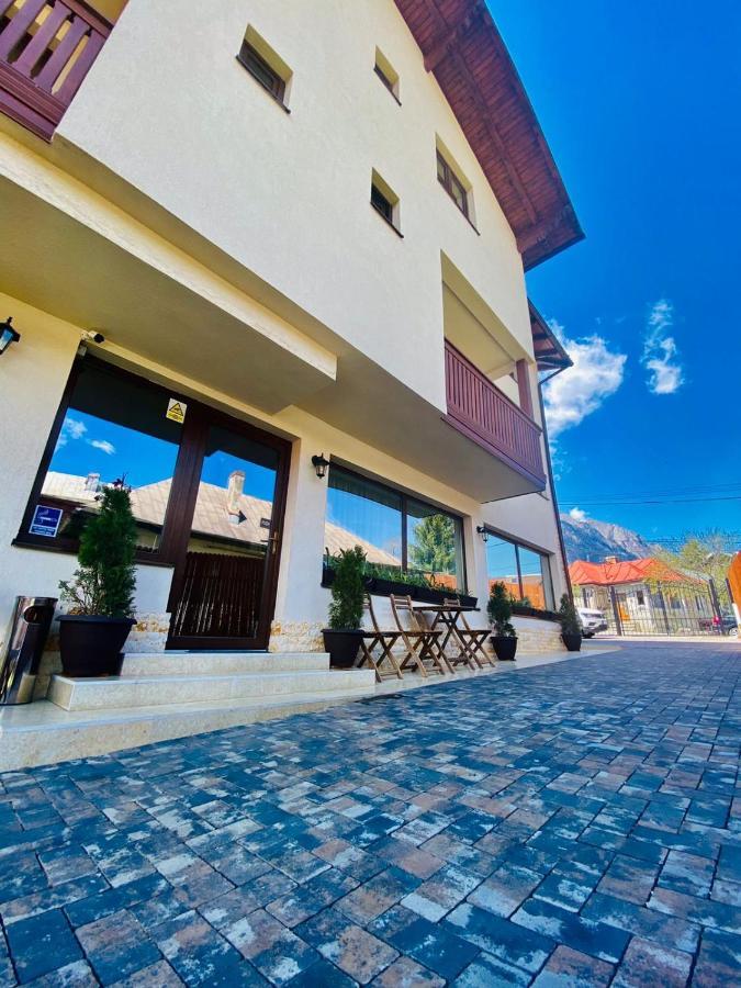 Casa Ankeli Bed and Breakfast Buşteni Eksteriør billede