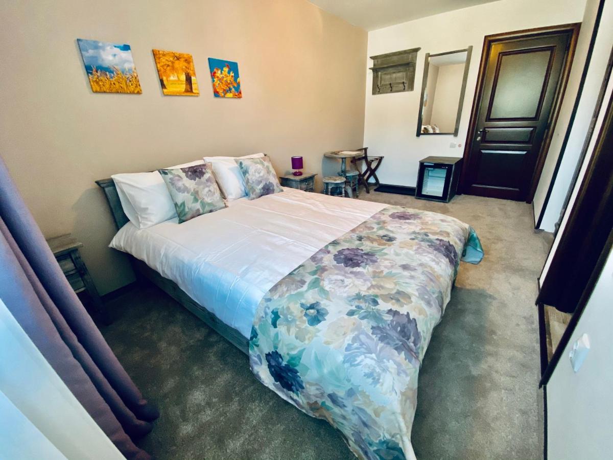 Casa Ankeli Bed and Breakfast Buşteni Eksteriør billede