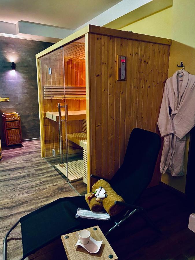 Casa Ankeli Bed and Breakfast Buşteni Eksteriør billede