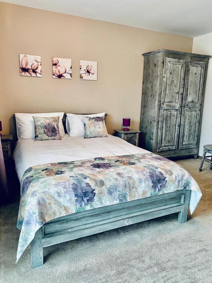 Casa Ankeli Bed and Breakfast Buşteni Eksteriør billede