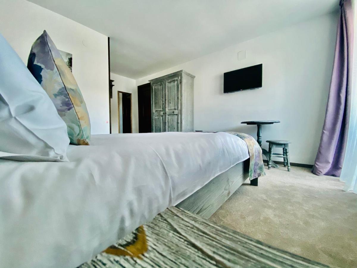Casa Ankeli Bed and Breakfast Buşteni Eksteriør billede